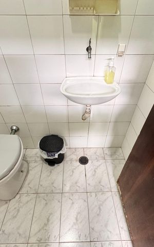 Casa à venda com 205m², 4 quartos e 3 vagas Casa à venda com 205m², 4 quartos e 3 vagasBanheiro