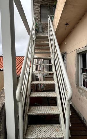 Casa à venda com 450m², 3 quartos e 2 vagasEscada