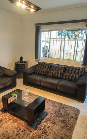 Casa à venda com 170m², 3 quartos e 2 vagas Casa à venda com 170m², 3 quartos e 2 vagasSala