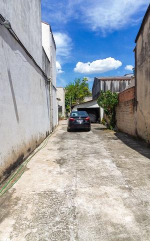 Casa à venda com 544m², 3 quartos e 15 vagas Casa à venda com 544m², 3 quartos e 15 vagasQuintal - Garagem