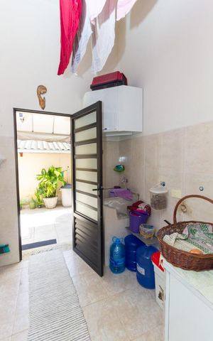 Casa à venda com 544m², 3 quartos e 15 vagas Casa à venda com 544m², 3 quartos e 15 vagasCasa 2 - Lavanderia