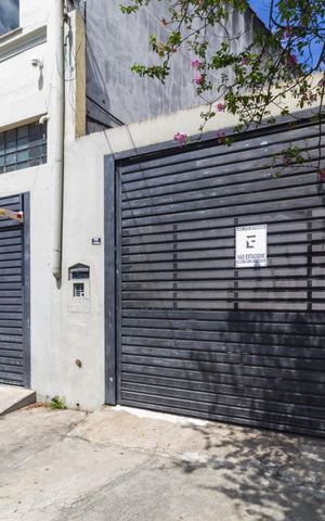 Casa à venda com 544m², 3 quartos e 15 vagas Casa à venda com 544m², 3 quartos e 15 vagasFachada