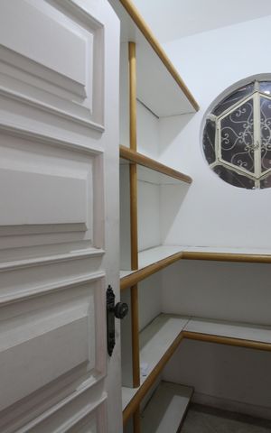 Casa de condomínio à venda com 467m², 6 quartos e 4 vagasDespensa
