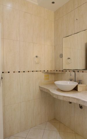 Casa de condomínio à venda com 467m², 6 quartos e 4 vagasQuarto 5 - Banheiro da Suíte