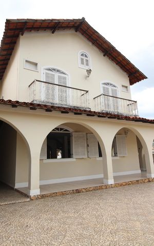 Casa de condomínio à venda com 467m², 6 quartos e 4 vagasFachada Interna da Frente