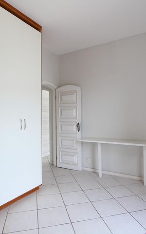 Casa de condomínio à venda com 467m², 6 quartos e 4 vagasQuarto 2