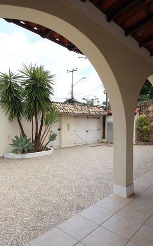 Casa de condomínio à venda com 467m², 6 quartos e 4 vagasFrente