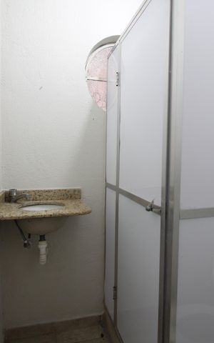 Casa de condomínio à venda com 467m², 6 quartos e 4 vagasBanheiro de Serviço