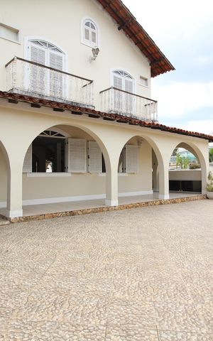 Casa de condomínio à venda com 467m², 6 quartos e 4 vagasFrente