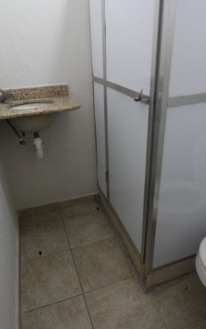 Casa de condomínio à venda com 467m², 6 quartos e 4 vagasBanheiro de Serviço