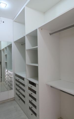 Casa de condomínio à venda com 467m², 6 quartos e 4 vagasQuarto 5 - Closet da Suíte