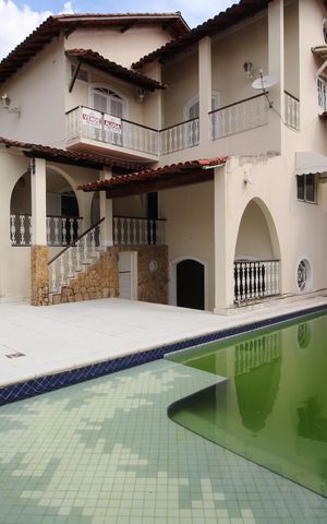 Casa de condomínio à venda com 467m², 6 quartos e 4 vagasFundos