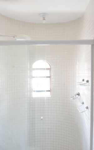 Casa à venda com 380m², 5 quartos e 2 vagasBanheiro 2