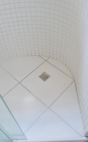 Casa à venda com 380m², 5 quartos e 2 vagasBanheiro 2