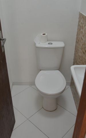 Casa à venda com 380m², 5 quartos e 2 vagasBanheiro 2