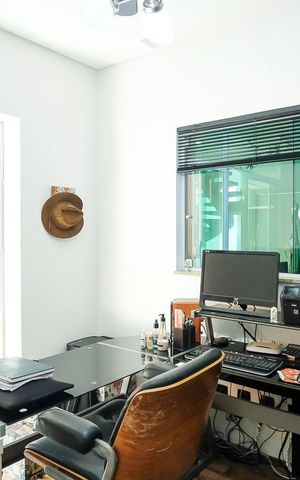 Casa à venda com 465m², 3 quartos e 7 vagasEscritório