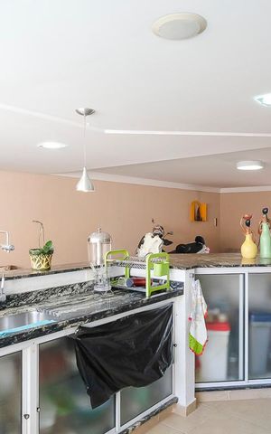 Casa à venda com 465m², 3 quartos e 7 vagasGaragem e área de lazer