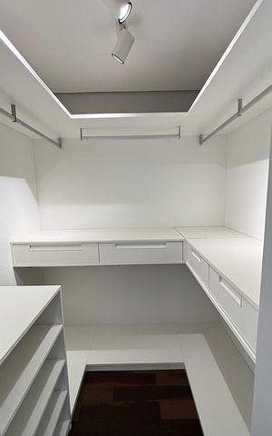 Apartamento para alugar com 65m², 2 quartos e 1 vaga Apartamento para alugar com 65m², 2 quartos e 1 vagaSuite Closet
