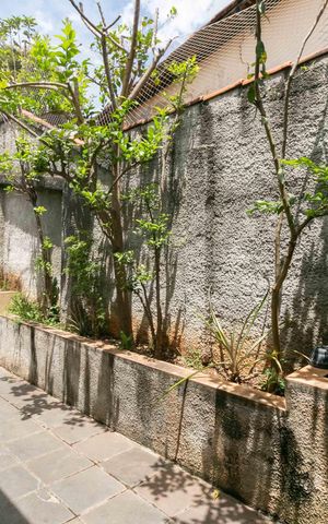Casa à venda com 360m², 3 quartos e 2 vagas Casa à venda com 360m², 3 quartos e 2 vagasÁrea Externa