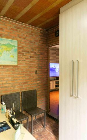Casa à venda com 360m², 3 quartos e 2 vagas Casa à venda com 360m², 3 quartos e 2 vagasEscritório