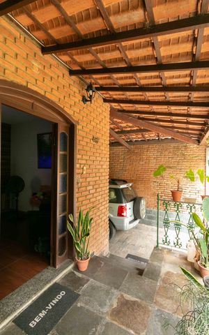Casa à venda com 360m², 3 quartos e 2 vagas Casa à venda com 360m², 3 quartos e 2 vagasVaranda