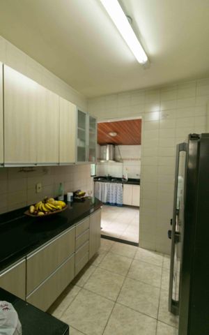Casa à venda com 360m², 3 quartos e 2 vagas Casa à venda com 360m², 3 quartos e 2 vagasCozinha