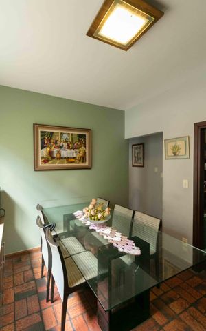 Casa à venda com 360m², 3 quartos e 2 vagas Casa à venda com 360m², 3 quartos e 2 vagasCopa