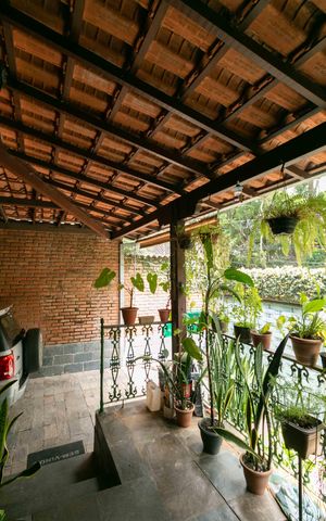 Casa à venda com 360m², 3 quartos e 2 vagas Casa à venda com 360m², 3 quartos e 2 vagasVaranada