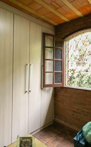 Casa à venda com 360m², 3 quartos e 2 vagas Casa à venda com 360m², 3 quartos e 2 vagasEscritório