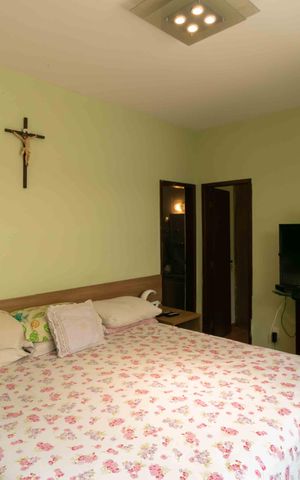 Casa à venda com 360m², 3 quartos e 2 vagas Casa à venda com 360m², 3 quartos e 2 vagasQuarto 3 Suite