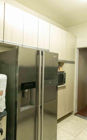 Casa à venda com 360m², 3 quartos e 2 vagas Casa à venda com 360m², 3 quartos e 2 vagasCozinha