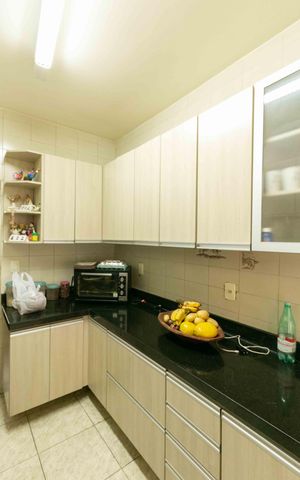 Casa à venda com 360m², 3 quartos e 2 vagas Casa à venda com 360m², 3 quartos e 2 vagasCozinha