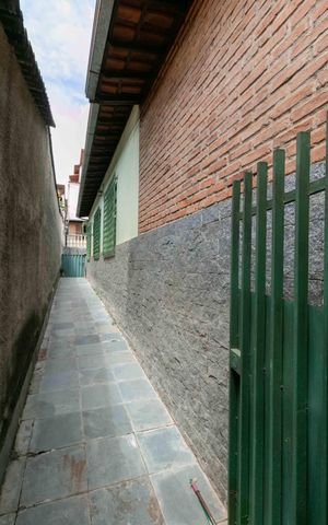 Casa à venda com 360m², 3 quartos e 2 vagas Casa à venda com 360m², 3 quartos e 2 vagasÁrea Externa