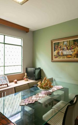 Casa à venda com 360m², 3 quartos e 2 vagas Casa à venda com 360m², 3 quartos e 2 vagasCopa