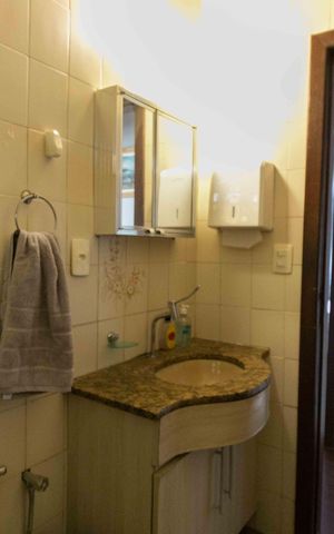 Casa à venda com 360m², 3 quartos e 2 vagas Casa à venda com 360m², 3 quartos e 2 vagasBanheiro Social