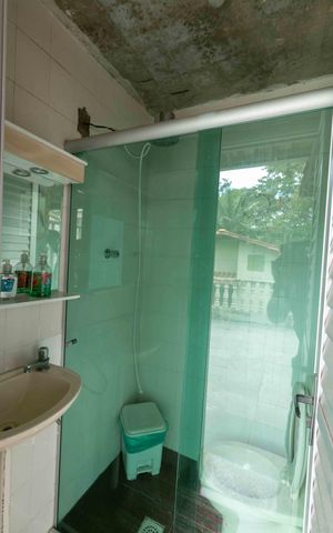 Casa à venda com 360m², 3 quartos e 2 vagas Casa à venda com 360m², 3 quartos e 2 vagasBanheiro de Serviço