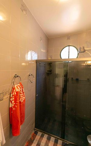 Casa à venda com 360m², 3 quartos e 2 vagas Casa à venda com 360m², 3 quartos e 2 vagasBanheiro Suite
