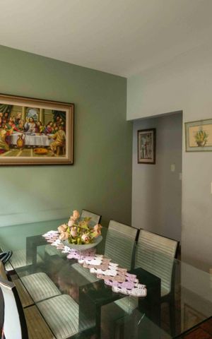 Casa à venda com 360m², 3 quartos e 2 vagas Casa à venda com 360m², 3 quartos e 2 vagasCopa