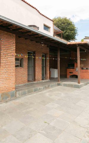 Casa à venda com 360m², 3 quartos e 2 vagas Casa à venda com 360m², 3 quartos e 2 vagasVaranda gourmet