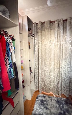 Casa à venda com 400m², 5 quartos e 3 vagas Casa à venda com 400m², 5 quartos e 3 vagasCloset Quarto 1