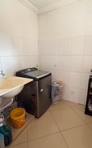 Casa à venda com 400m², 5 quartos e 3 vagas Casa à venda com 400m², 5 quartos e 3 vagasÁrea de Serviço