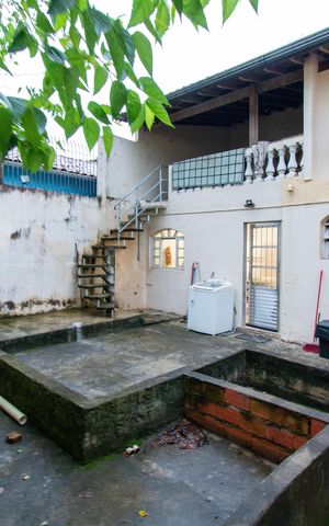 Casa à venda com 253m², 2 quartos e 1 vaga Casa à venda com 253m², 2 quartos e 1 vagaQuintal