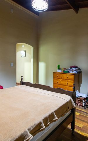 Casa à venda com 253m², 2 quartos e 1 vaga Casa à venda com 253m², 2 quartos e 1 vagaSuíte