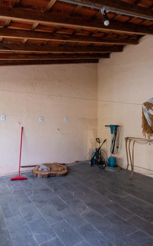 Casa à venda com 253m², 2 quartos e 1 vaga Casa à venda com 253m², 2 quartos e 1 vagaVaranda