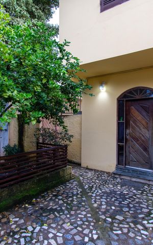Casa à venda com 253m², 2 quartos e 1 vaga Casa à venda com 253m², 2 quartos e 1 vagaÁrea externa