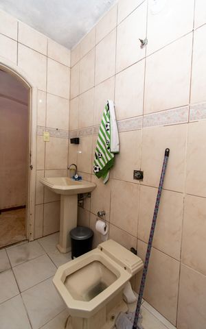 Casa à venda com 253m², 2 quartos e 1 vaga Casa à venda com 253m², 2 quartos e 1 vagaBanheiro Corredor