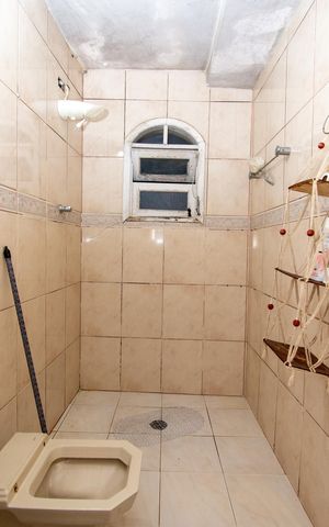 Casa à venda com 253m², 2 quartos e 1 vaga Casa à venda com 253m², 2 quartos e 1 vagaBanheiro Corredor