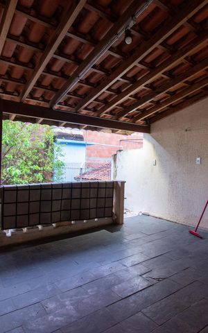 Casa à venda com 253m², 2 quartos e 1 vaga Casa à venda com 253m², 2 quartos e 1 vagaVaranda
