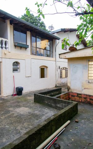 Casa à venda com 253m², 2 quartos e 1 vaga Casa à venda com 253m², 2 quartos e 1 vagaQuintal