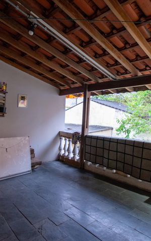 Casa à venda com 253m², 2 quartos e 1 vaga Casa à venda com 253m², 2 quartos e 1 vagaVaranda